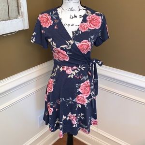 NEW Alya floral wrap dress, size Small